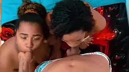 duas biscoiteiras dei buceta pra filha mary bom bom