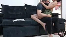 Marido dela fica me mandando mensagem sem a esposa saber aproveitei para foder gostoso