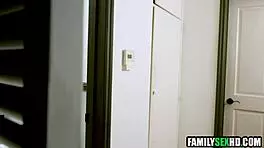 18 साल की साली साले से कुंवारी खोती है टैबू ब्लोजॉब में