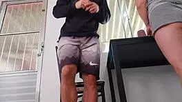 Enteada Senta No Meu Colo Com Sua Bunda Perfeita Para Tomar Café!