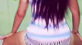 I love dancing funk with these Brazilian teens, it's so fun!