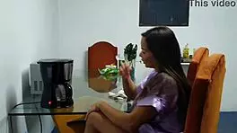 Levantei E Fui Fazer O Café