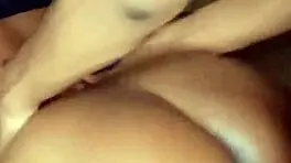 Mi timida hermanastra es virgen y me pide que la folle por primera vez y me le corra en su culo