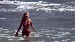 Gorgeous teen 18+ agnes bathes her beautiful naked body in the ocean