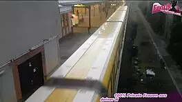 deutsche schlampe pisst öffentlich in handtasche, what a wild act