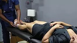 मेरी थेरपी सेशन स्टेमी हुई, ऑफिस में ज़ोर से चोदाई हुई, पार्ट 1।