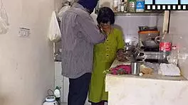 Mi Marido Me Sorprende Mientras Cocino Y Me Folla Bien Rico En La Cocina