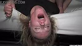 मैं बारी बारी से बांग करता हूँ इस ह्यूमन सेक्स डॉल को जोर से