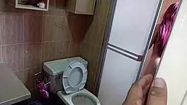 Minha bucetinha safada não aguenta sem sentar na rola desse comedor, o tesão é tanto que dou até meu cuzinho