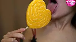 बड़ी गंद वाली लड़की बड़ी रबर लंड पर तेजी से सवार एमेच्योर थप्पड़ वीडियो में