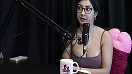 Fica No Controle Quando Não Grava Com Atores Todo Mês Tinha Uma Safadeza Com O Gringo E Ia Sozinha Na Casa De Swing - Renatinha Melo Watch On Sheer Red