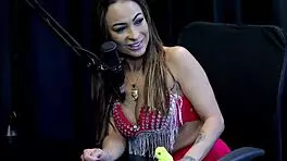 Belinha baracho shows breasts to famous guys