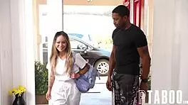 Teen Gives Blowjob During Complimentary Massage