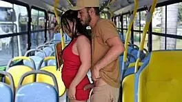 यो, यह स्टूडेंट को पब्लिक बस में छुआ और चोदा गया