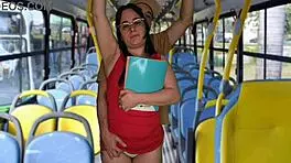 यो, यह स्टूडेंट को पब्लिक बस में छुआ और चोदा गया