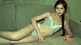 पत्नी पति के दोस्त को चूसती लोड निगलती