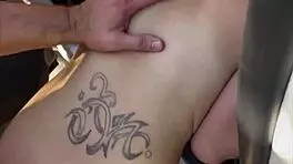 स्लिम थिक ट्रैशी हूकर को आउटडोर्स पीओवी में फक, उसका बड़ा अस बाउंस करता है, और रिलक्टेंटली कमशॉट फेशियल लेती है।