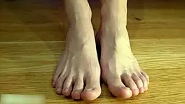 Teen Babe Feet Extreme Close Up And Foot Play