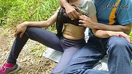 उसकी रसीली चूत ने मुझे पब्लिक पार्क में झड़वा दिया, अशविंदी के साथ