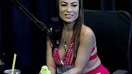 Belinha Baracho comments on content creators who love provoking swing houses and bad recordings in sheer red lingerie.