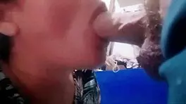 Fui Ganhar Dinheiro pro Lanche, Mas Pedreiro Me Ofereceu Mais pra Fazer Sexo Vendada na Casa Dele