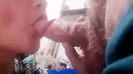 Fui Ganhar Dinheiro pro Lanche, Mas Pedreiro Me Ofereceu Mais pra Fazer Sexo Vendada na Casa Dele