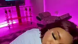 hijastra con gran culo recibe gran polla en coño mojado