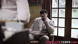 बस्टी टीन 18+ की टाइट गैंड को एक्सट्रीम चुदाई में जोर से पाउंड किया जाता है