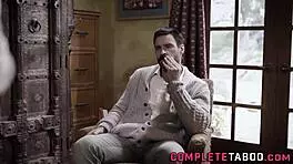 बस्टी टीन 18+ की टाइट गैंड को एक्सट्रीम चुदाई में जोर से पाउंड किया जाता है