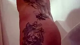 emy angel prend une bonne douche