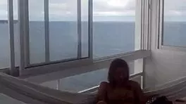 te tiro mi lenguaje guarro mientras chupo la concha de esta petite 18+. sus jugos son una delicia sin parar.