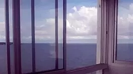 te tiro mi lenguaje guarro mientras chupo la concha de esta petite 18+. sus jugos son una delicia sin parar.