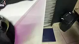 wife has sex with tattoo artist in front of cuckold husband, gaping pussy 😈 parte 01