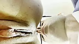 ब्रिसीडा मायर्स स्टॉकिंग्स में रिमिंग करती है असफकिंग के साथ।