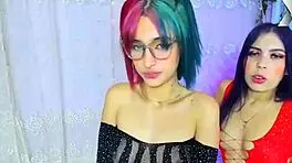 लंड भूखी रंडियां तरसती हैं और पूरी गीली हो जाती हैं