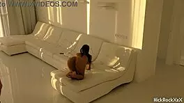 ब्लैक एशियन टीं 18+ सफेद कमरे में रेड कॉक पर सवार होती