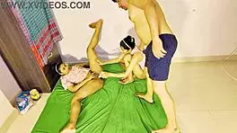 Milf and teen threesome gets wild 😏