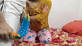 इंडियन देसी गर्लफ्रेंड आउटडोर सेक्स में वाइल्ड हो जाती है फिर होटल रूम में पाउंडिंग