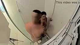 fudendo a namorada gostosa no banheiro