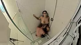 fudendo a namorada gostosa no banheiro