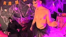 a bruxa a virgem e a diaba invocam do além monstros para fuderem suas bucetas