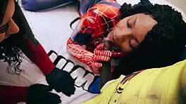 wolverine come o cu do deadpool e homem aranha e ainda engolem o leite