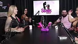 Safada shows blowjob skills and pussy before swallowing during oral sex with medium cock.