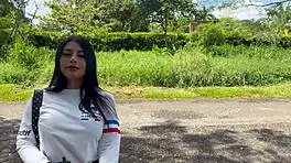 सुंदर पेटाइट 18+ यूनिवर्सिटी गर्ल लॉन्ग-डिस्टेंस बॉयफ्रेंड को धोखा देती है और डॉगीस्टाइल से राइड करती है।