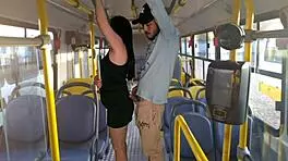 Estudante É Fodida Dentro Do Ônibus Em Público Com Big Cock Bang E Handjob