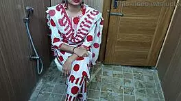 hind teen 18+ stepson sneaks behind stepmom changing and she likes it in hindi