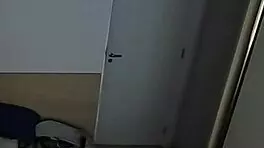 acordei com tesao e comi a colega de quarto, cuspi na boceta molhada