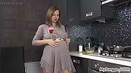 Fingering her 37-week pregnant pussy
