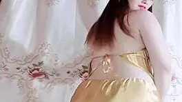 viet teen dances bigo live for horny viewers.