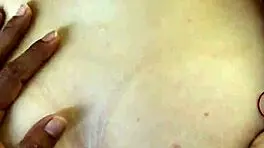 ella baja sus jeans for outdoor fun with sexy ass